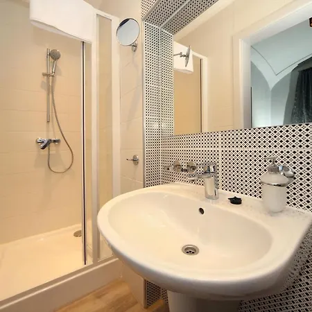 Varkapu Panzio إغير