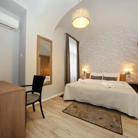 Bed and breakfast Várkapu Panzió 3*