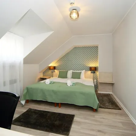 Varkapu Panzio 3* Eger