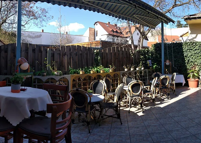 فندق مبيت وإفطار Varkapu Panzio 3*
